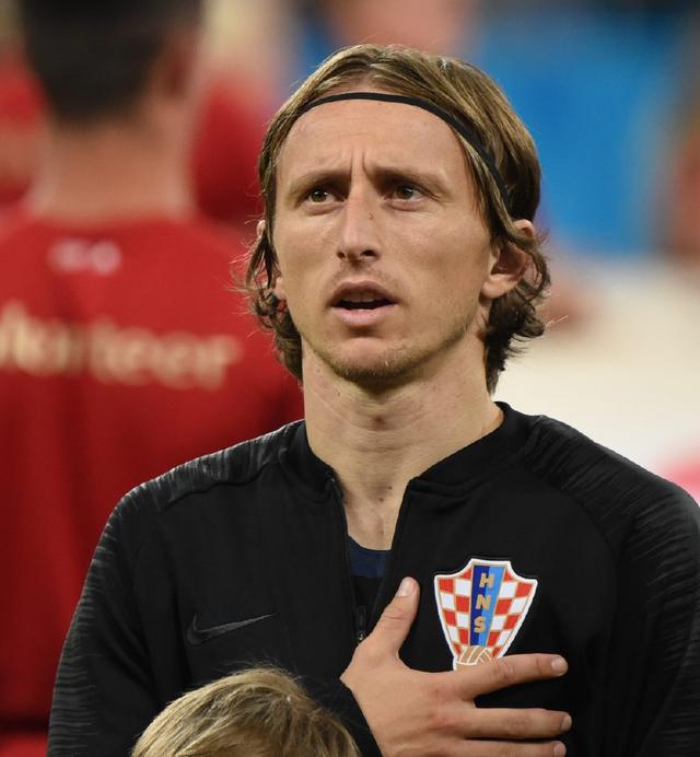 记者：徐彬可能外租葡萄牙，会考虑个人意愿；12月初回国集训