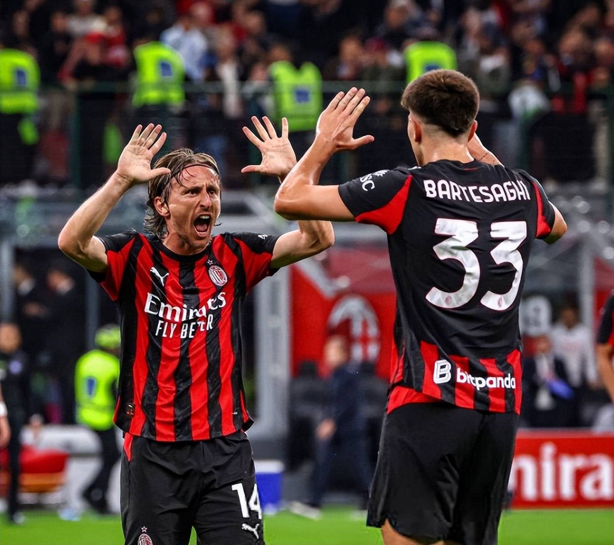 全北助教对主裁做出种族歧视动作遭到重罚。提前夺得...