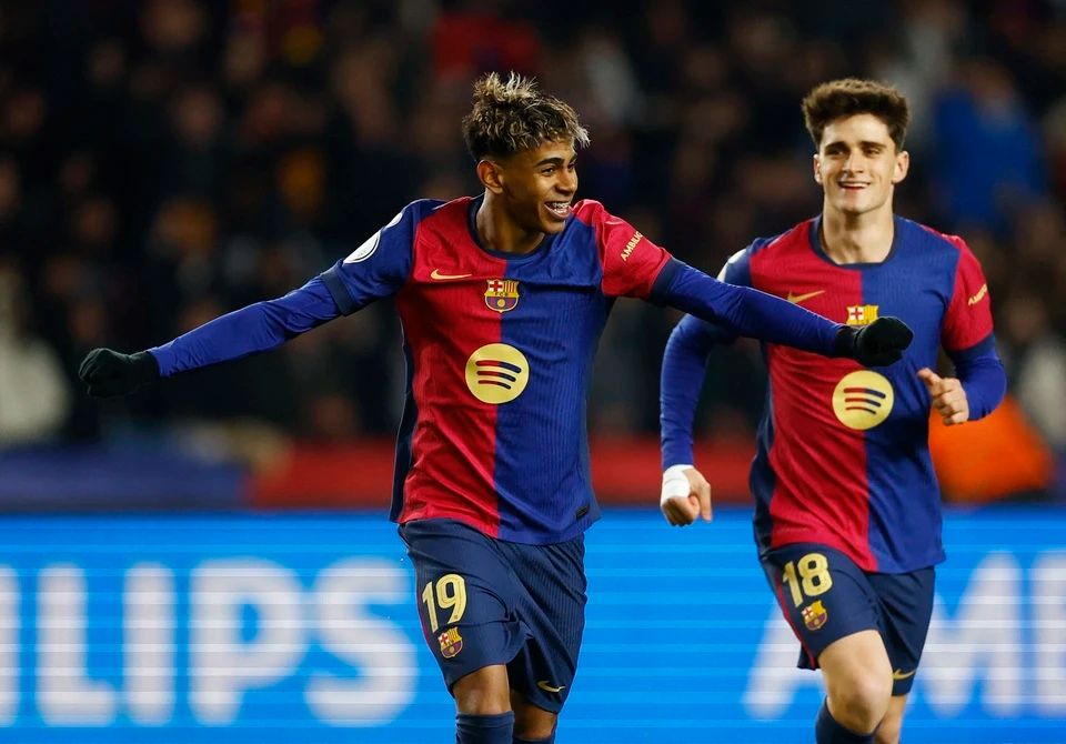 马刺客场115-102击败开拓者，福克斯37分带队取胜，展现全面实力。